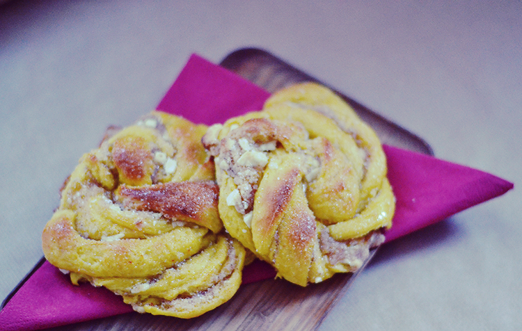 Saffron buns with white chocolate & almond paste // bananabloom.com