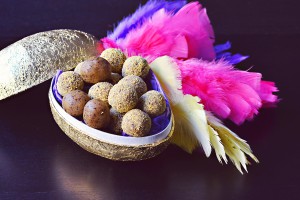 Healthy Easter - Tropical Raw Bliss Balls | http://BananaBloom.com #blissballs #vegan