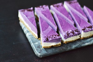 Raw Vegan Blueberry Cheesecake | http://BananaBloom.com #rawvegan