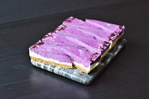 Raw Vegan Blueberry Cheesecake | http://BananaBloom.com #rawvegan