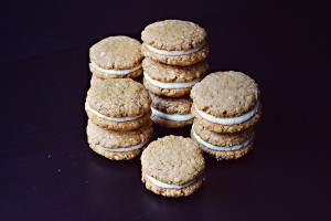 Vegan Oatmeal Creme Pies | http://BananaBloom.com