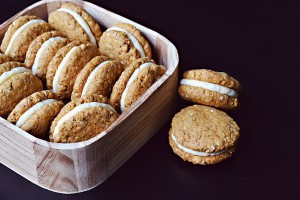 Vegan Oatmeal Creme Pies | http://BananaBloom.com