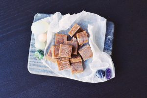 Chewy Vegan Fudge | http://BananaBloom.com #vegan #baking #fudge #recipe