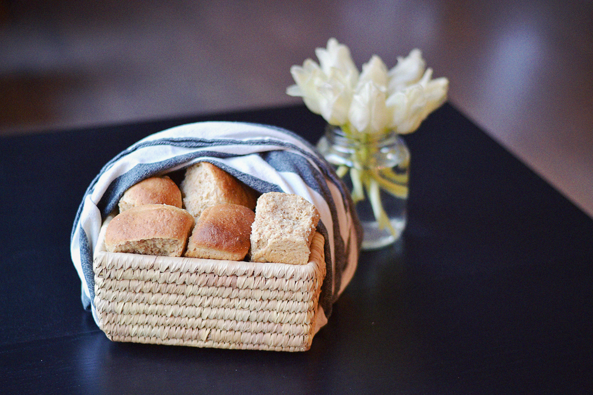 Quick Coconut Oil Bread Rolls (Vegan) | http://BananaBloom.com