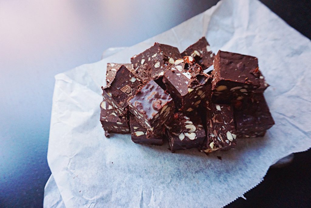 Vegan Dark Chocolate Fudge | http://BananaBloom.com