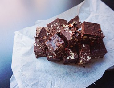 Vegan Dark Chocolate Fudge | http://BananaBloom.com