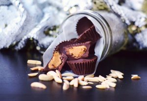 Easy 2-ingredient Vegan Peanut Butter Cups | http://BananaBloom.com