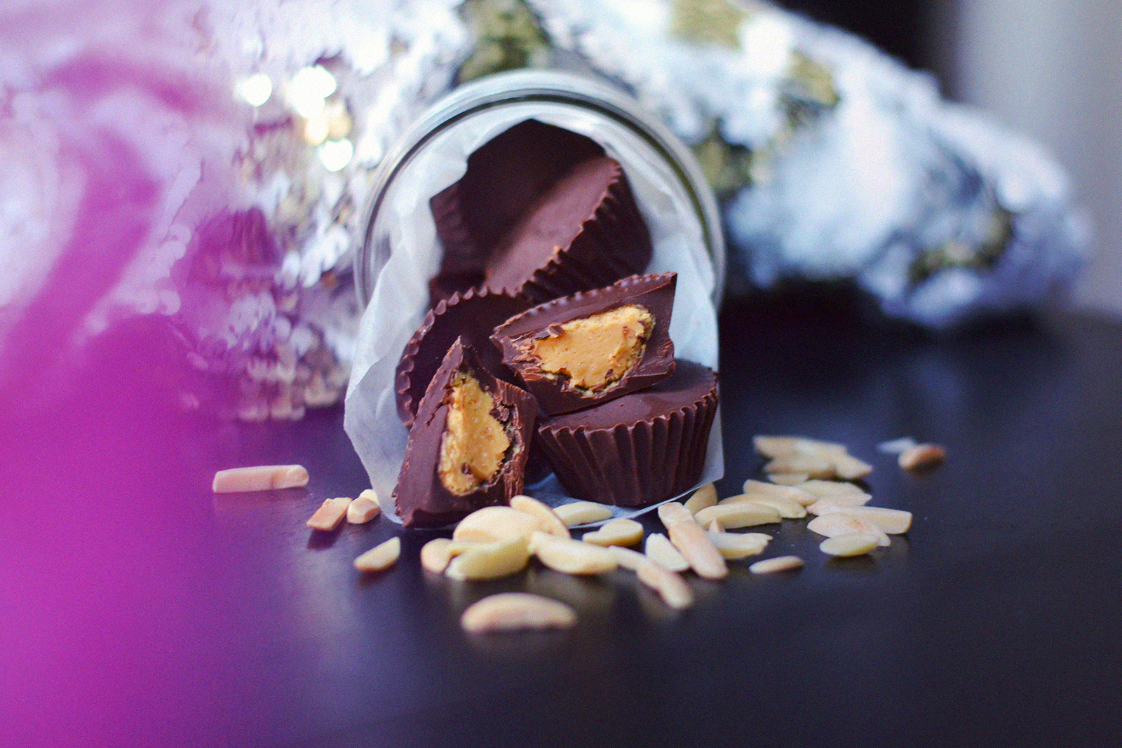 Easy 2-ingredient Vegan Peanut Butter Cups | http://BananaBloom.com