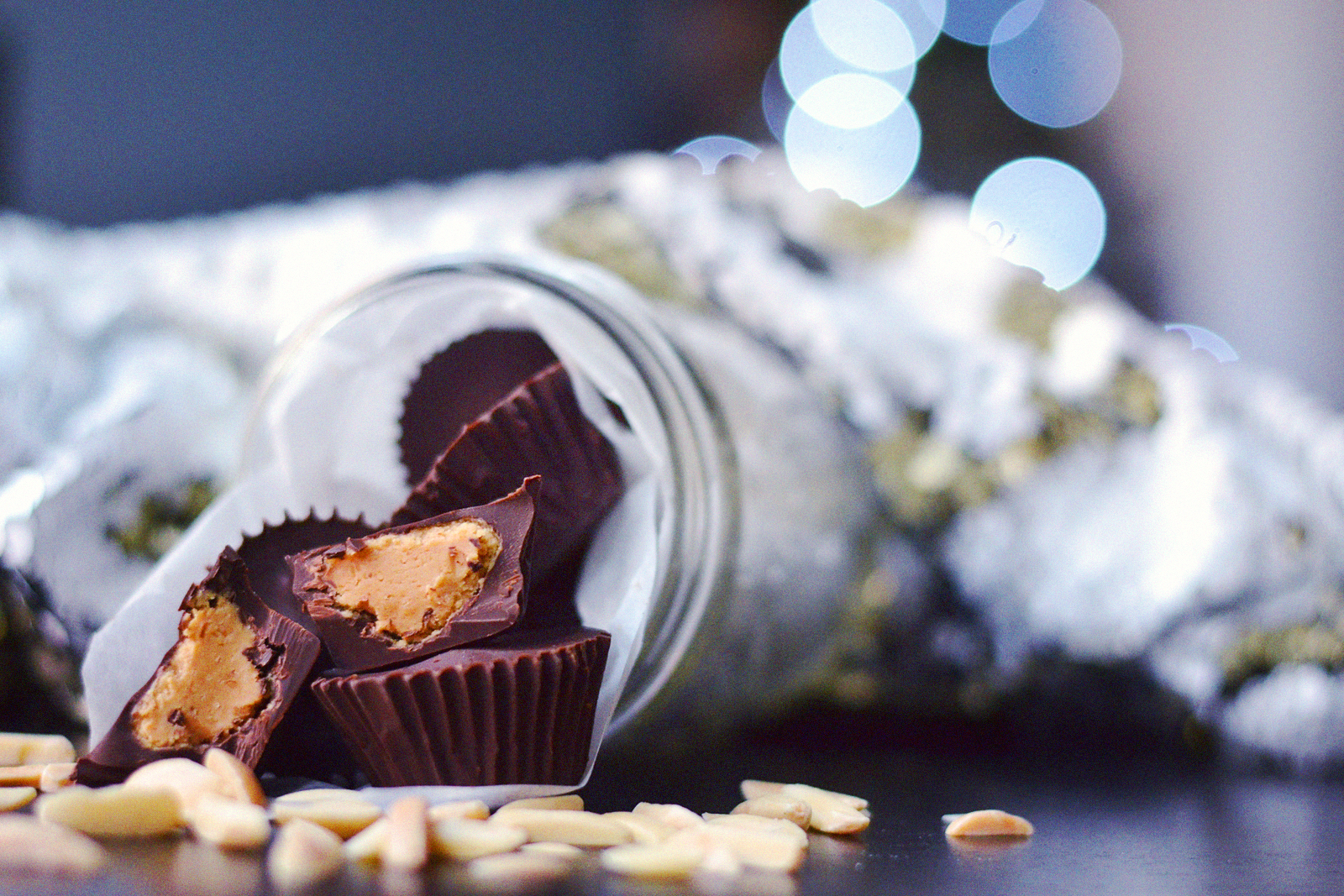 Easy 2-ingredient Vegan Peanut Butter Cups | http://BananaBloom.com