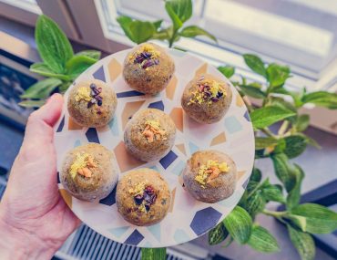 Golden Mylk Bliss Balls | http://BananaBloom.com