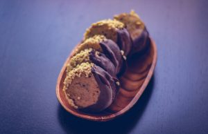 Raw Nice Cream Sandwiches | http://BananaBloom.com