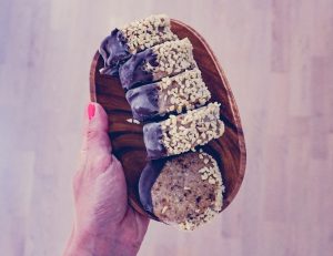 Raw Nice Cream Sandwiches | http://BananaBloom.com