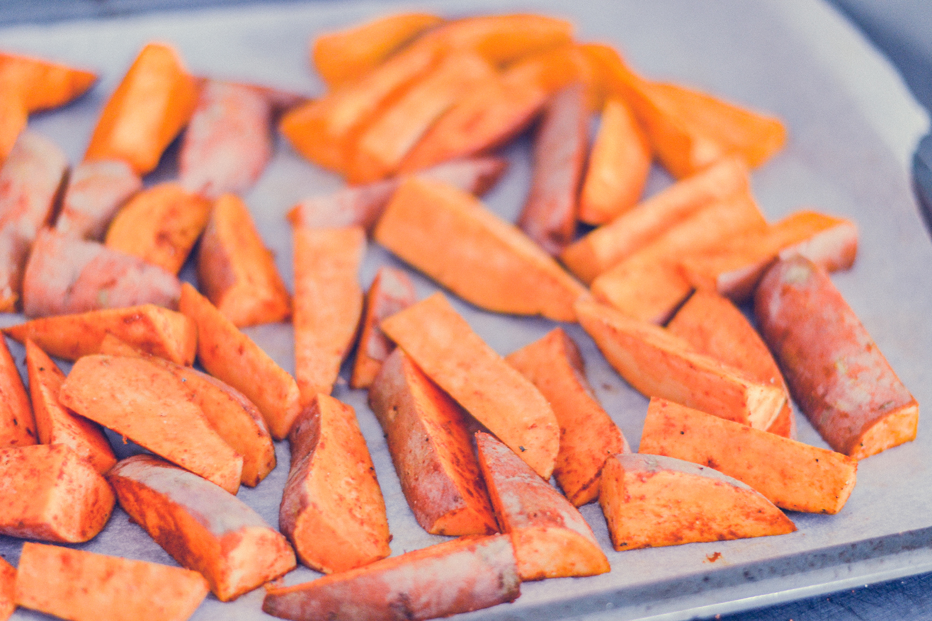 Sweet Potato Fries with Turmeric Guacamole | http://BananaBloom.com