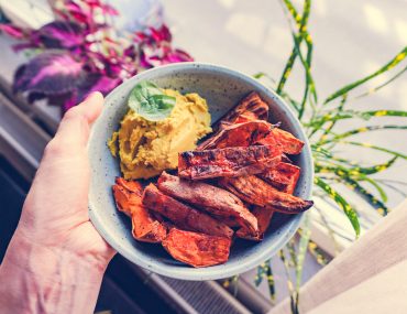 Sweet Potato Fries with Turmeric Guacamole | http://BananaBloom.com