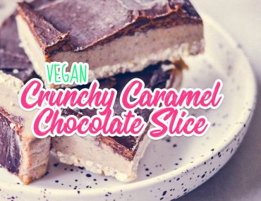 Crunchy Caramel Chocolate Slice | http://BananaBloom.com